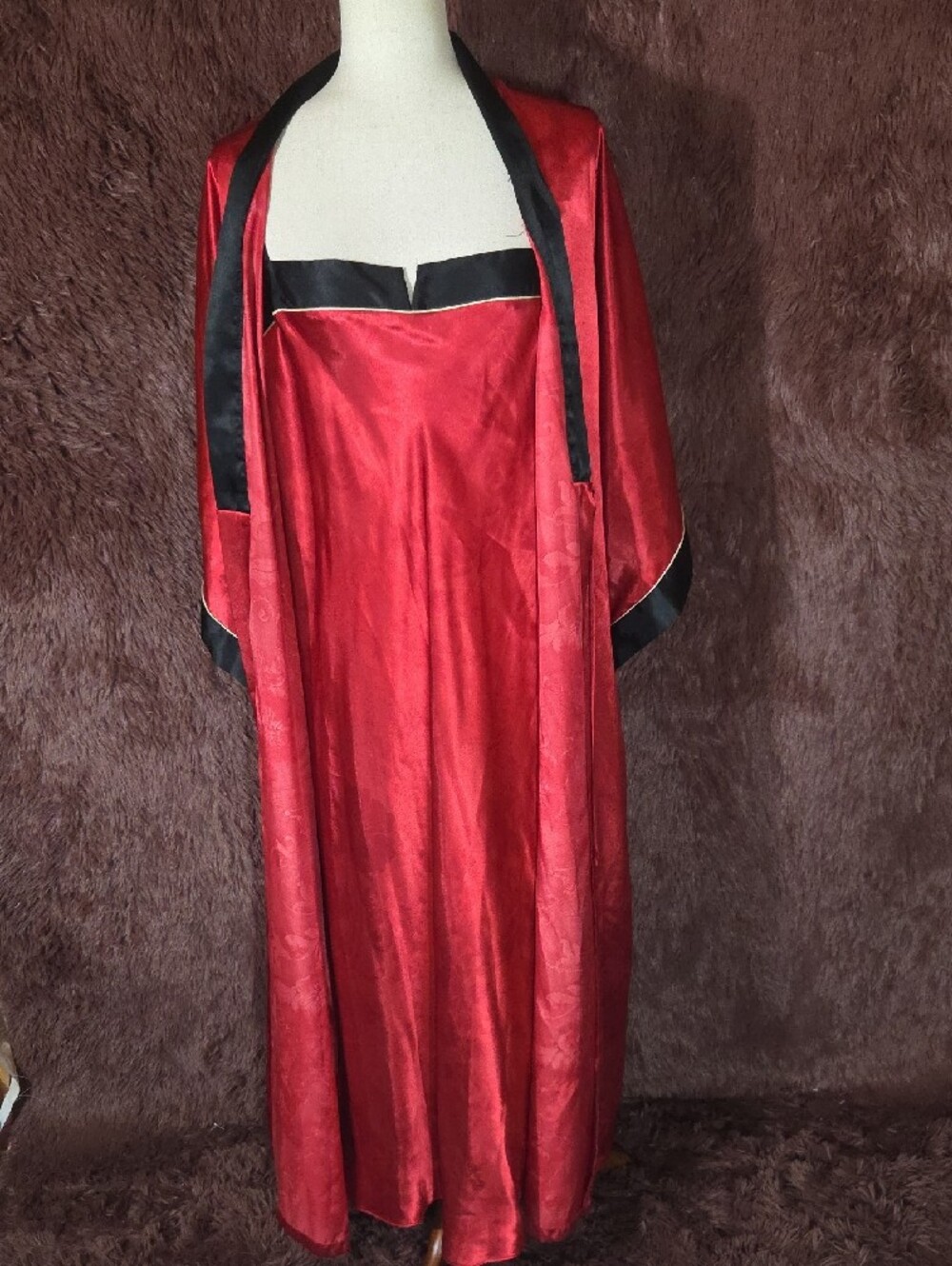 Jones New York Red Satin Long Robe and Gown - Picture 6 of 11
